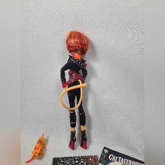 Monster High Toralei  Stripe First Wave With Purse, Journal, and Pet - Picture 5 of 5